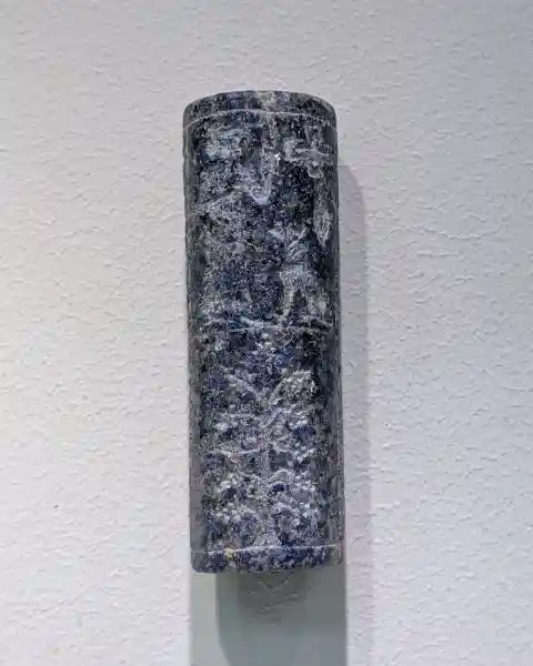 The Kassite seal from Babylon, only a small part of the surface is decorated with figures; the largest space is occupied by prayer